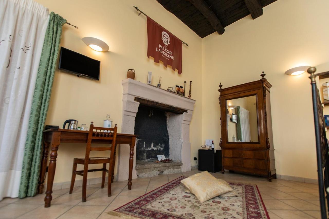 Palazzo Lauritano Pensión